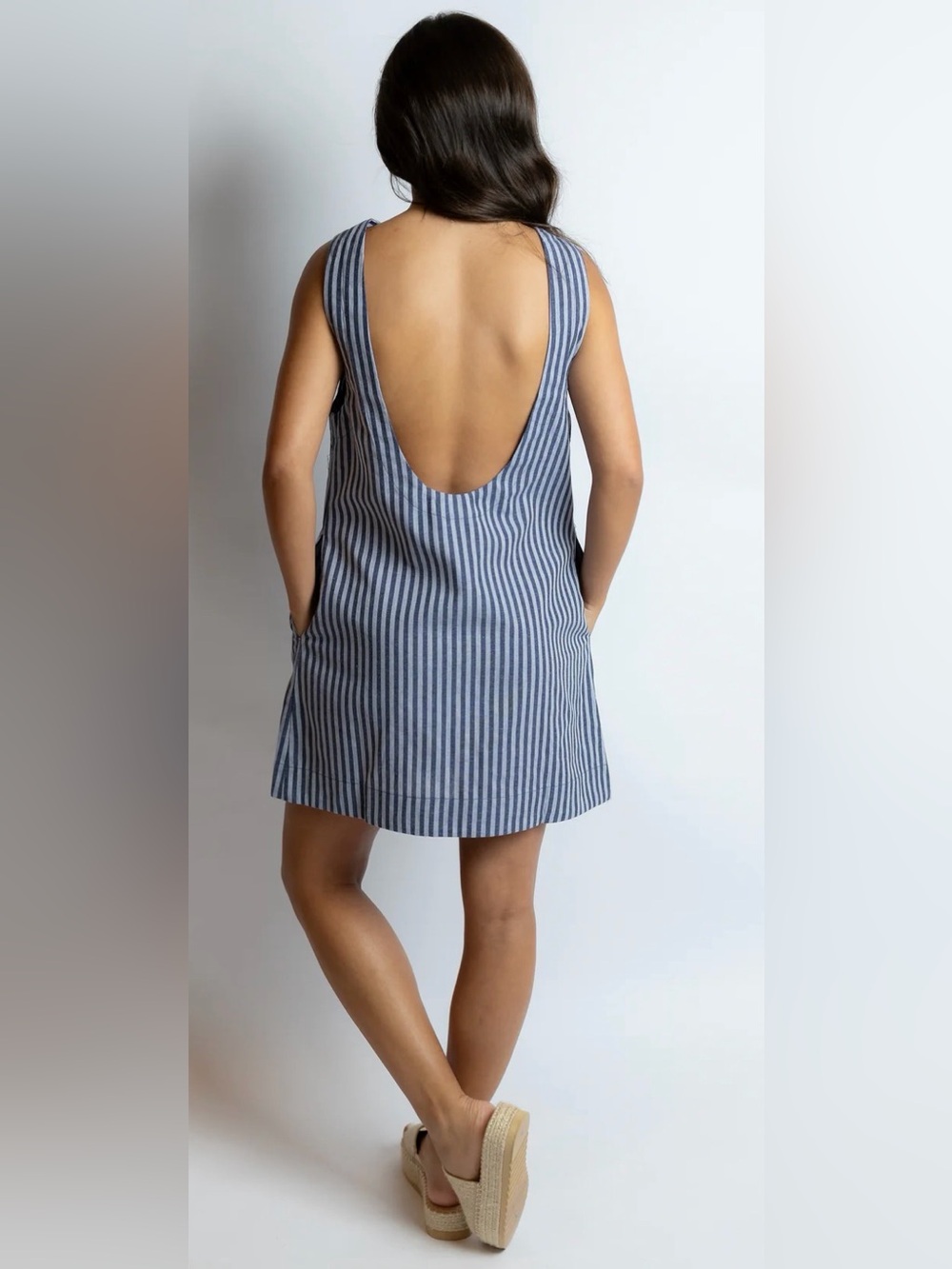 Sleeveless Vertical Stripe Shift Dress w Open Back - Blue
